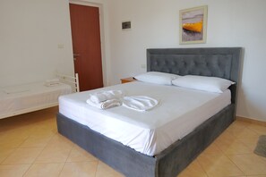 Chambre Triple, balcon