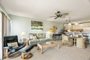 TV, DVD player - SV3203 2 bedroom, DIRECT OCEANFRONT, Wifi, BREATHTAKING VIEWS (Kailua Kona)