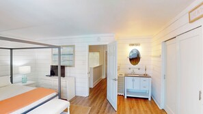 3 makuuhuonetta, silitysrauta/-lauta, ilmainen Wi-Fi, vuodevaatteet