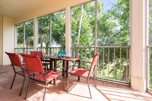 Outdoor dining - Walk to the Beach ~ Community Pool (Miramar Beach)