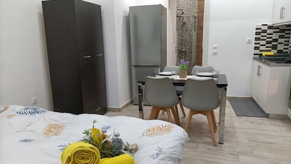 Comfort Studio, 1 Queen Bed, Non Smoking