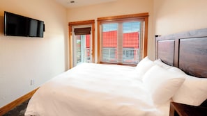 3 bedrooms, free WiFi, bed sheets - 3-Bedroom, 2.5-Bathroom Penthouse Suite at REAL Watersports (Waves)