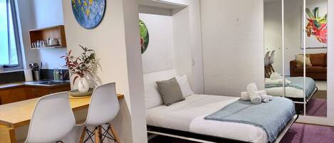 1 soverom, strykejern/-brett, reiseseng for barn og wi-fi