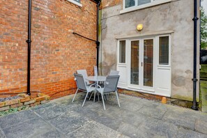 تناول الطعام بالخارج