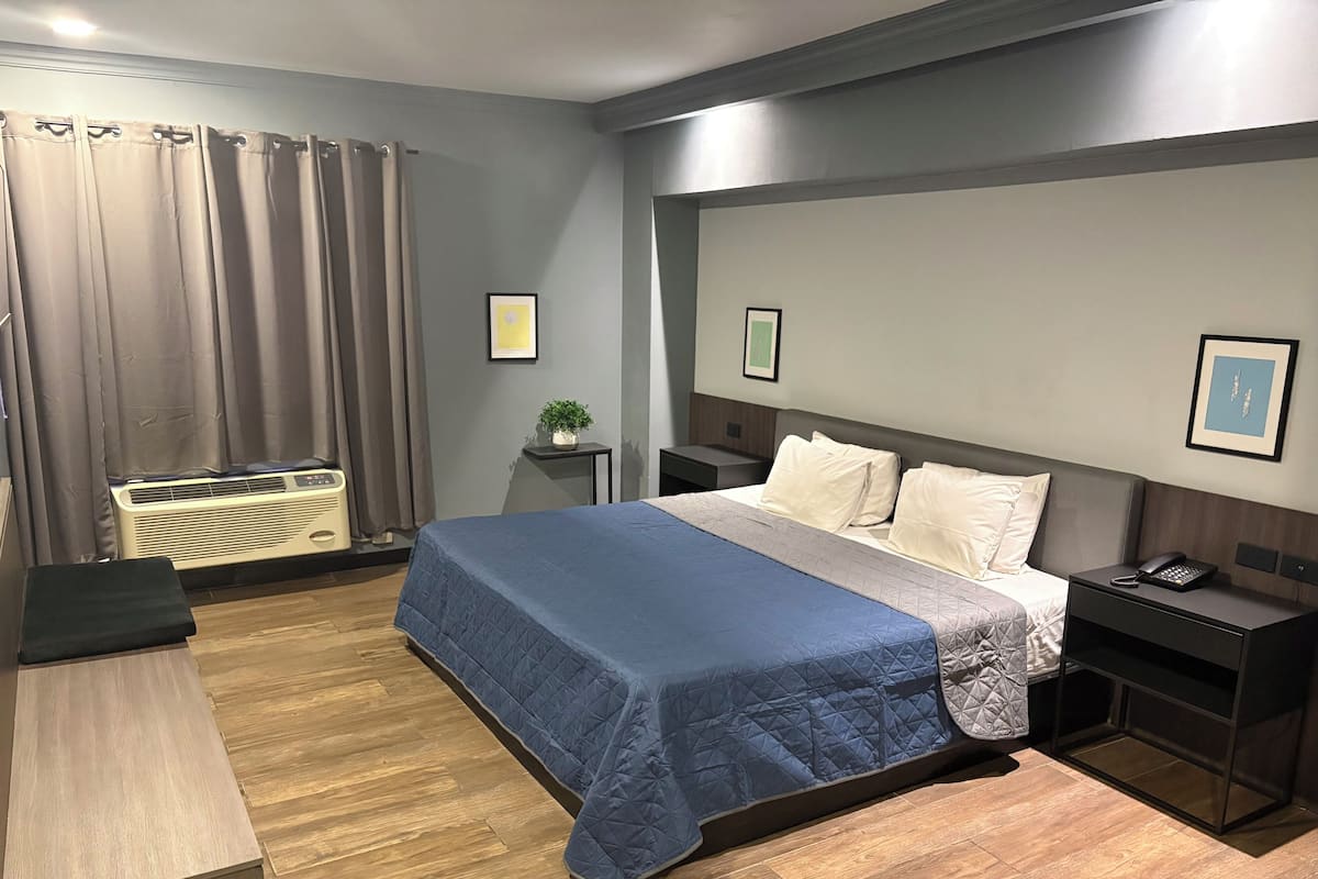 Classic Single Room, 1 King Bed | Front of property