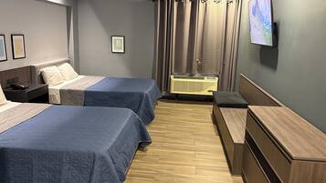 Kahden hengen classic-huone, 2 parisänkyä | Kannettavalle tietokoneelle sopiva työtila, ilmainen Wi-Fi