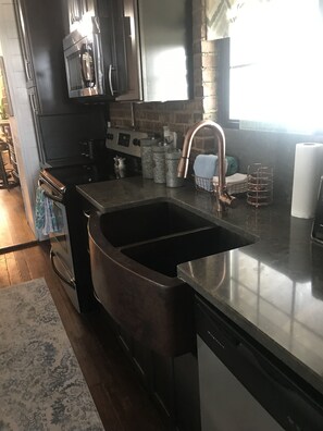 Fridge, microwave, stovetop, dishwasher