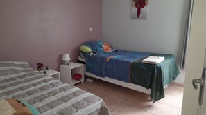 1 chambre, fer et planche Ă repasser, Wi-Fi gratuit, draps fournis