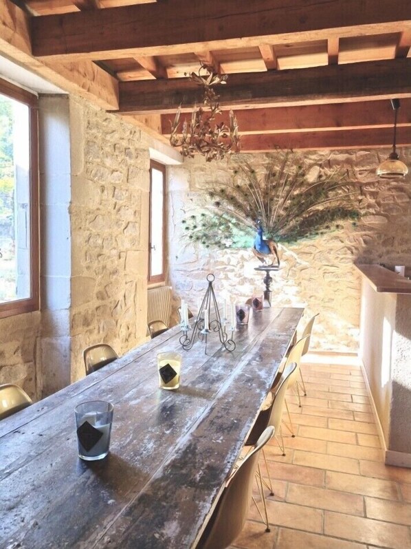 Dining - Maison de 220m²/ 4 ch. Dans un Écrin de Verdure Classé Natura 2000 (romans sur isere)