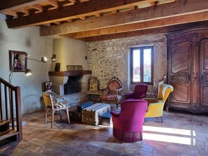 Books - Maison de 220m²/ 4 ch. Dans un Écrin de Verdure Classé Natura 2000 (romans sur isere)