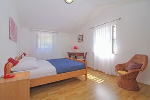 3 bedrooms, WiFi, bed sheets
