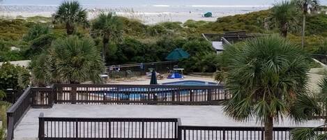 Condo, 2 Bedrooms | Property grounds