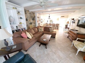 Condo, 2 Bedrooms | Living room