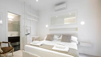 Deluxe Apartment | Premium bedding, down comforters, individually decorated