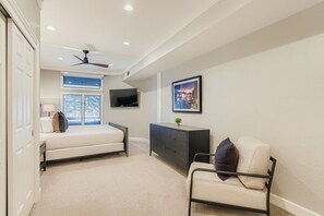 2 bedrooms, iron/ironing board, free WiFi, bed sheets