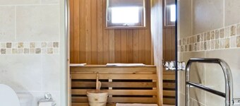 Elm Escapes - Willow Lodge