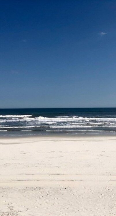 阿纳斯塔西娅 112 两卧室公寓 by RedAwning