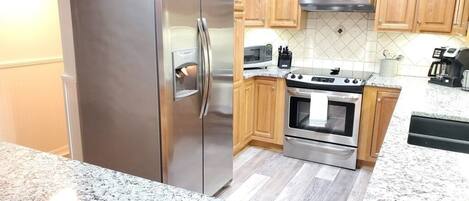 Condo, 2 Bedrooms | Private kitchen