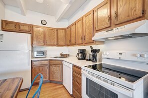 Condo, 2 Bedrooms | Private kitchen