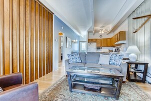 Condo, 2 Bedrooms | Living room