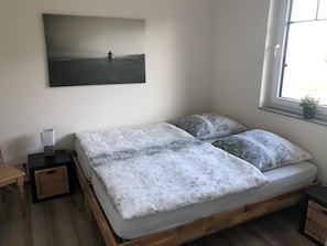 2 chambres, fer et planche à repasser, lit parapluie, Wi-Fi gratuit