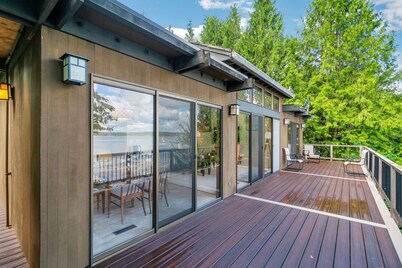 PNW MCM 155ft Private Waterfront Gem on Raft Island w/Hot Tub 3 Bedroom Home by RedAwning