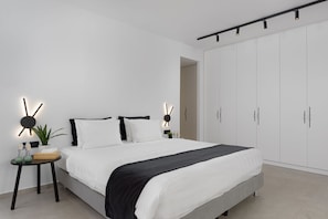 Luxury Villa, Private Pool, Sea View | 5 bedrooms, Egyptian cotton sheets, premium bedding, down comforters - Athenian Black Villa (Saronikos)