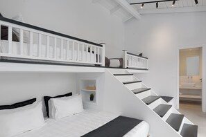 Vila superluxo, piscina particular, vista para o mar | Área de estar | Smart TV 50 polegadas com canais digitais, TV, lareira