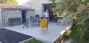 Outdoor dining - CHEZ MARCEL*** Gîte PMR (base for rest, heated pool) (La Marne)