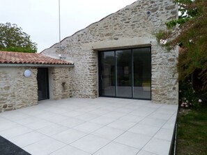 Exterior detail - CHEZ MARCEL*** Gîte PMR (base for rest, heated pool) (La Marne)