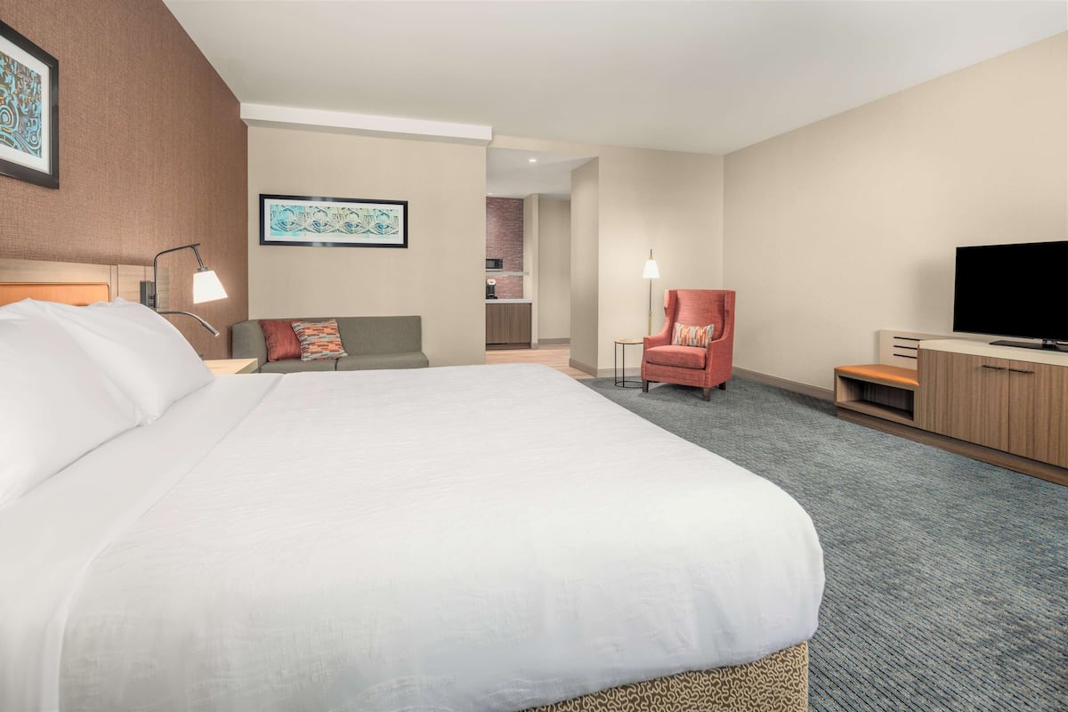 1 bedroom, in-room safe, desk, laptop workspace
