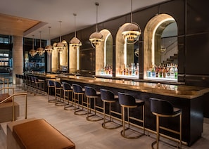 Bar (on property) - Motto by Hilton New York City Chelsea (New York)