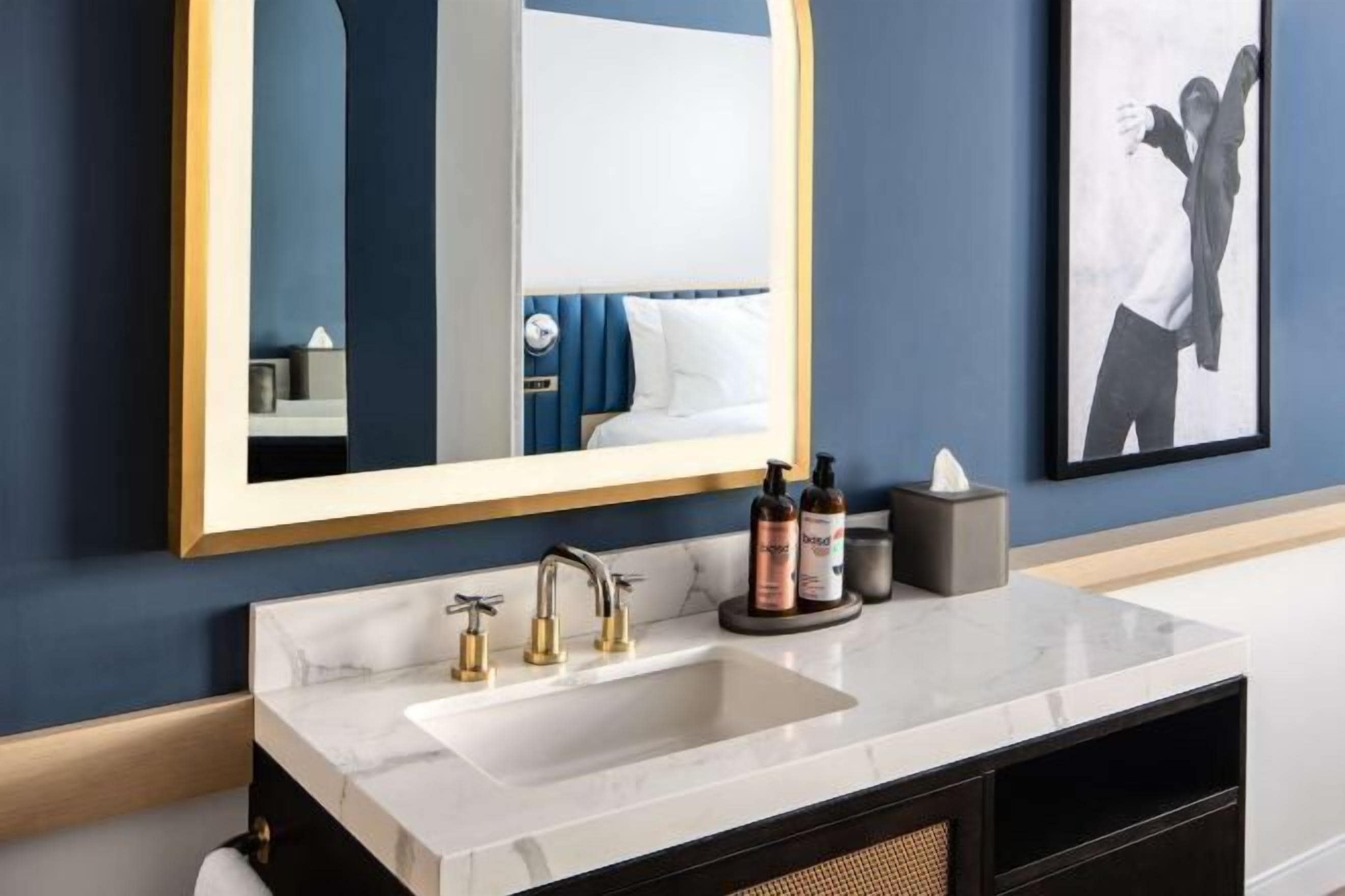 シャワー、バスアメニティ (無料)、ヘアドライヤー、タオル