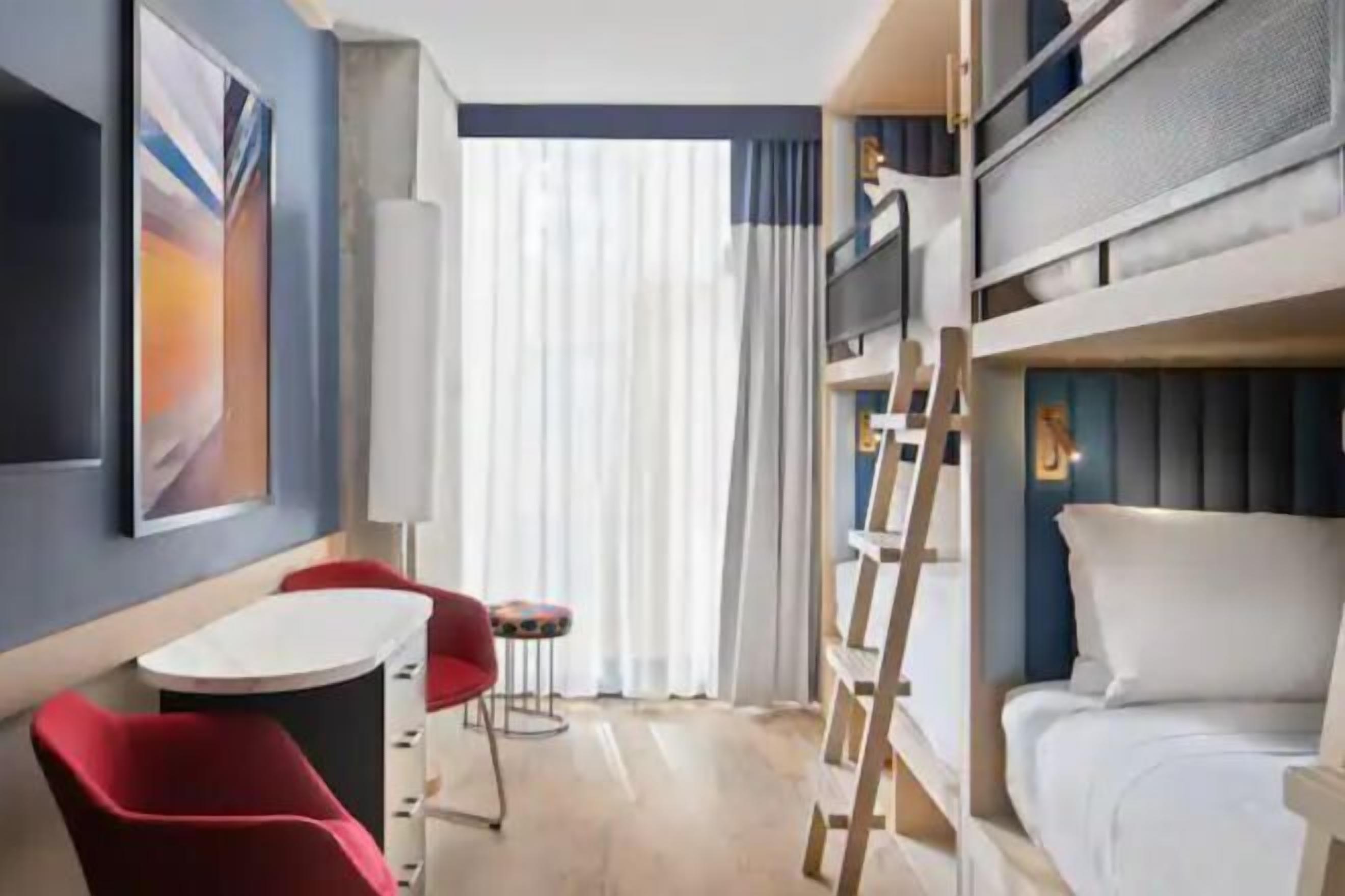 セーフティボックス (室内)、防音設備、WiFi (無料)、ベッドシーツ