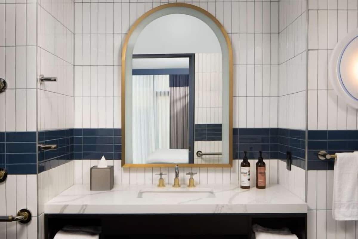Baño | Regadera, amenidades de baño gratuitas, secadora de cabello, toallas