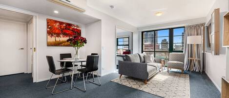 Televisión, Netflix, servicios de streaming y oficina