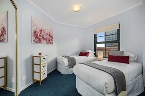2 Schlafzimmer, Schreibtisch, Bügeleisen/Bügelbrett, WLAN