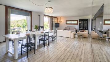 Superior-Suite, 2 Schlafzimmer | Esszimmer