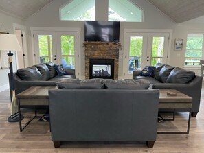 Smart TV, fireplace, table tennis