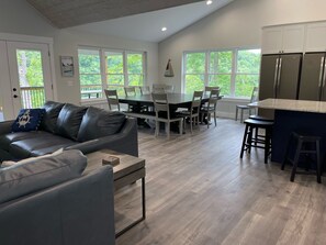 Smart TV, fireplace, table tennis