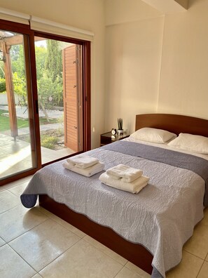 3 bedrooms, iron/ironing board, travel cot, free WiFi - 3 Bedroom Villa for rent in Tsada Village, Paphos near Minthis Hills Golf Course (Tsada)