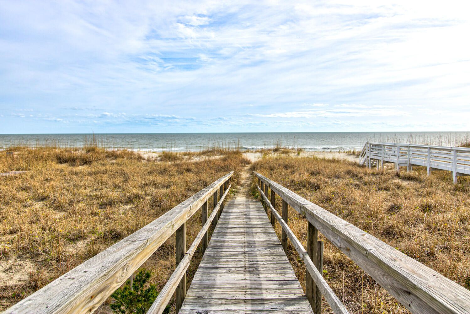 SF435 Flip Flop House: Rustic Bungalow w/ Ocean views, sun room, & beach access