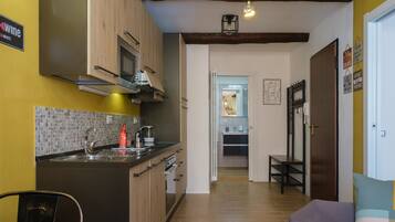 Appartamento, 1 camera da letto | Area soggiorno | TV a schermo piatto