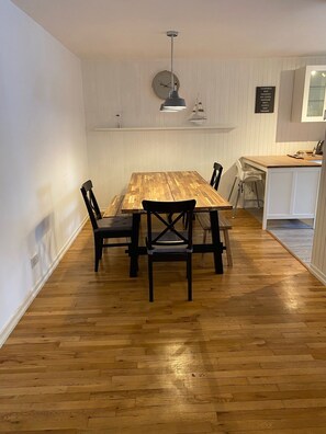 Family Apartment, Private Bathroom, Courtyard View | Restaurant