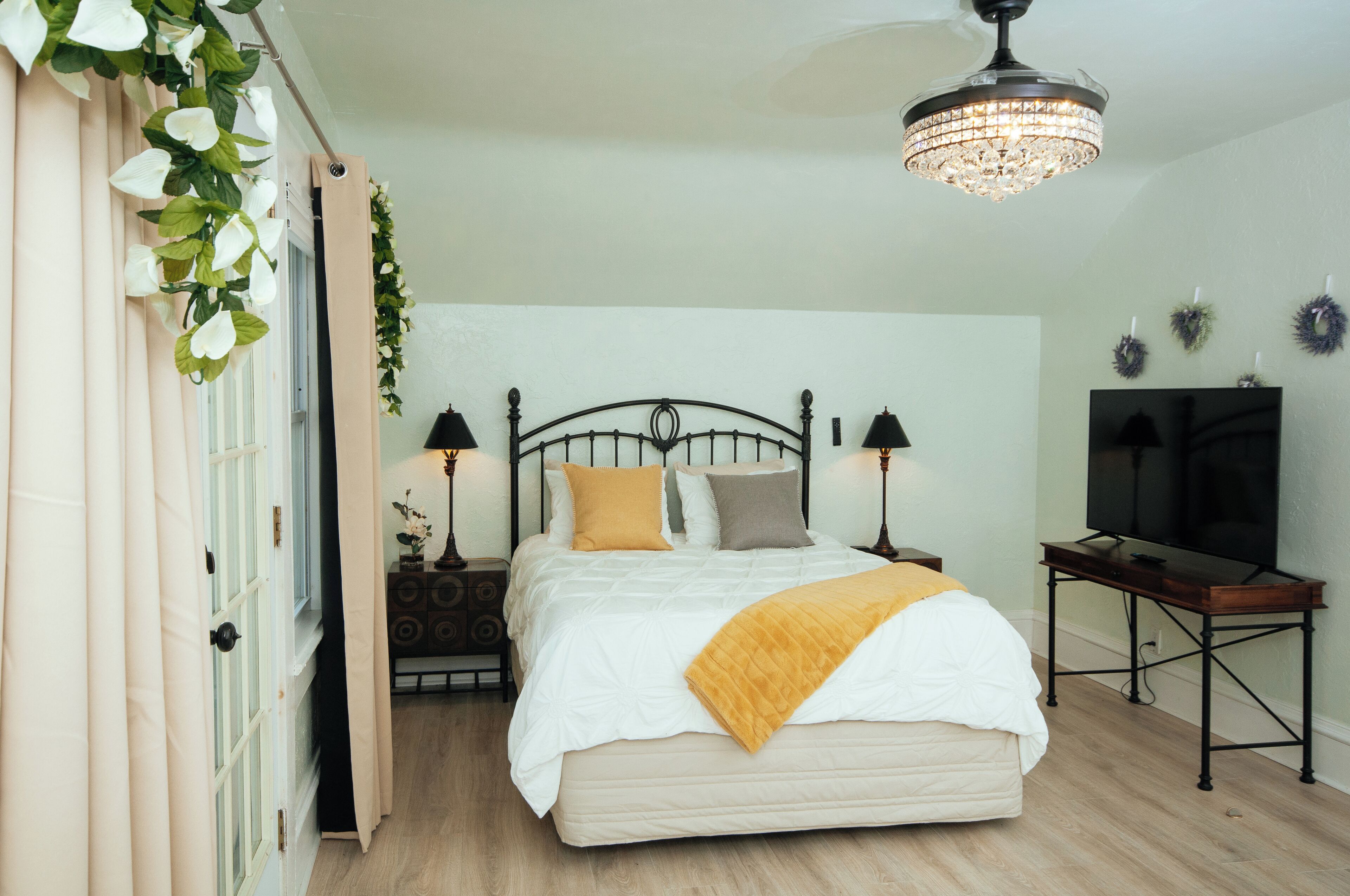 Design Double Room, Ensuite, City View (Executive Queen) | Premium bedding, pillowtop beds