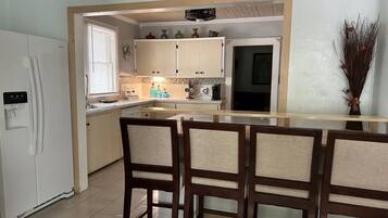 Design-Apartment, mit Bad, Poolblick (Pool View Apartment) | Lounge