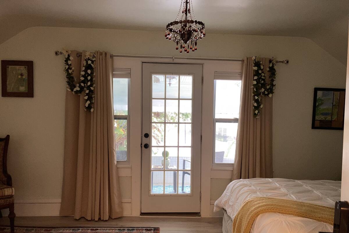 Design Double Room, Ensuite, City View (Executive Queen)