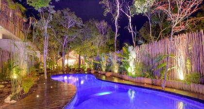 Eco-Chic Condo: Private Pool, Bikes, Near Beach