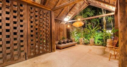 Eco-Chic Condo: Private Pool, Bikes, Near Beach