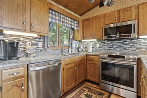 冰箱、微波炉、烤箱、炉灶